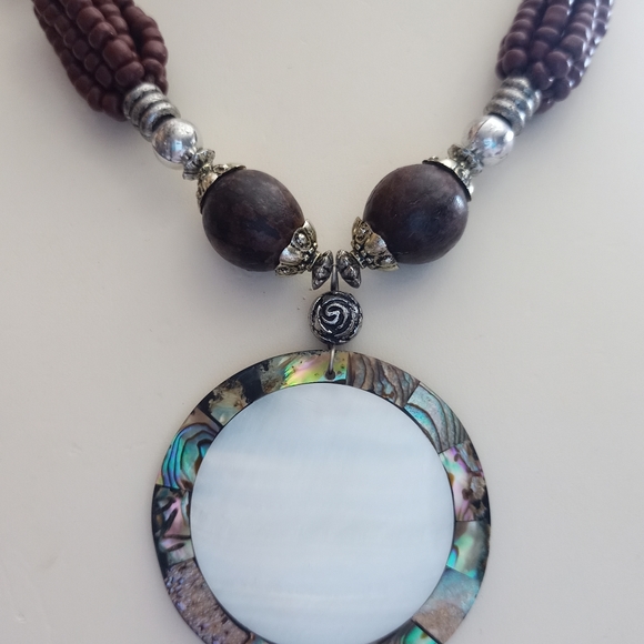 Wooden Bead with Abalone Shell necklace - Picture 5 of 5